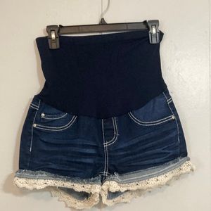 Blue Savvy maternity shorts